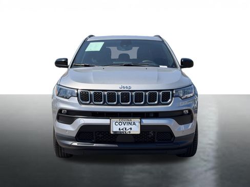Used 2023 Jeep Compass Latitude w/ Convenience Group AWD/4WD image 3
