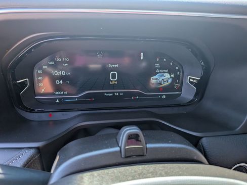 Used 2024 GMC Yukon XL Denali w/ Advanced Technology Package AWD/4WD image 15