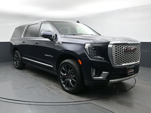 Used 2023 GMC Yukon XL Denali w/ Denali Reserve Package image 2
