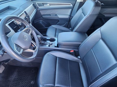 Certified 2022 Volkswagen Atlas SE image 18