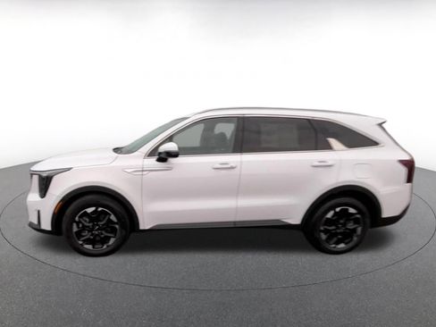 Used 2024 Kia Sorento S FWD image 9