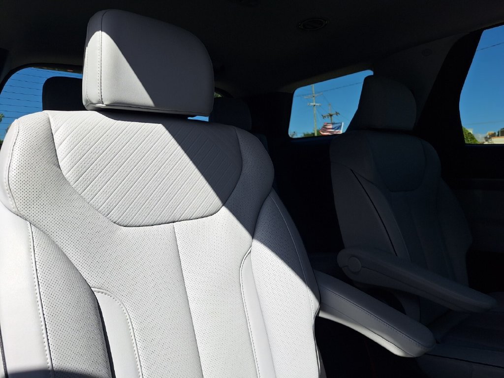 Used 2025 Hyundai Palisade SEL FWD image 31