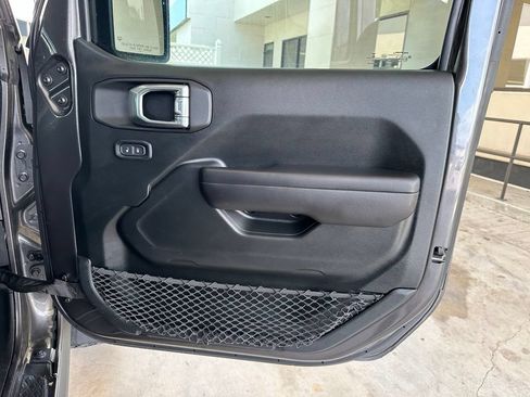 Used 2020 Jeep Gladiator Sport AWD/4WD image 34