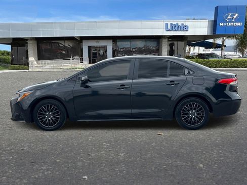 Used 2022 Toyota Corolla LE image 5