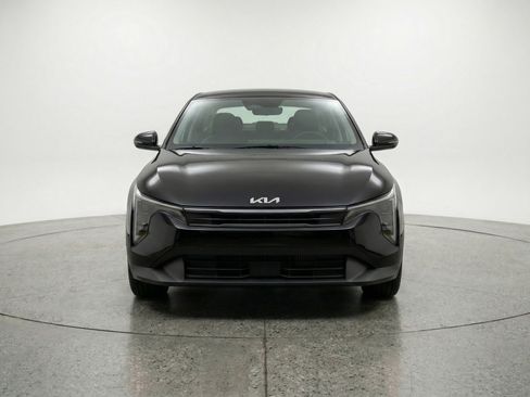 Used 2025 Kia K4 FWD image 2