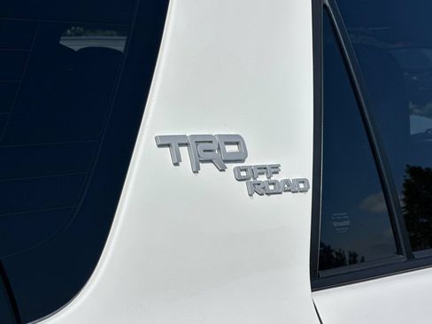 Used 2022 Toyota 4Runner TRD Off-Road Premium w/ Moonroof Package AWD/4WD image 26