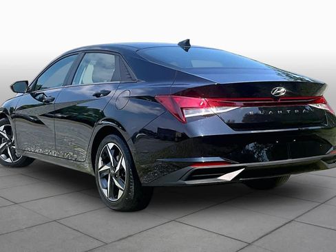 Used 2023 Hyundai Elantra SEL w/ Convenience Package FWD image 12