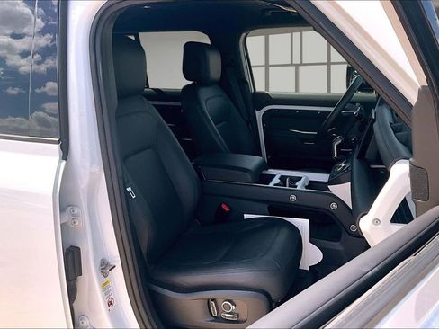 Certified 2025 Land Rover Defender 130 X-Dynamic SE AWD/4WD image 7