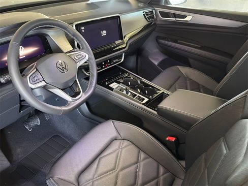 New 2026 Volkswagen Atlas Cross Sport SE image 9