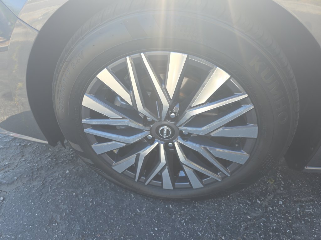 Used 2025 Nissan Altima 2.5 SV FWD image 23