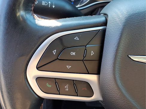 Used 2019 Chrysler Pacifica Touring-L Plus image 24