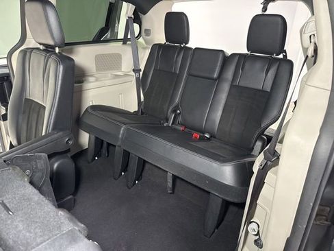 Used 2019 Dodge Grand Caravan SXT FWD image 24