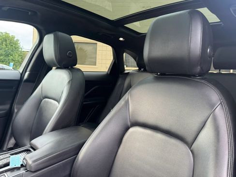 Used 2019 Jaguar F-PACE Premium AWD/4WD image 25