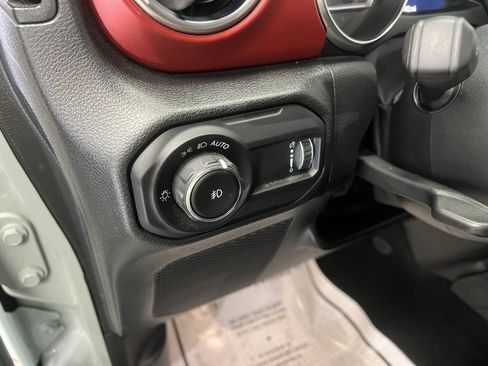 Used 2023 Jeep Wrangler Unlimited Rubicon image 14