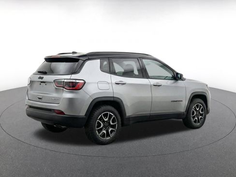 Used 2025 Jeep Compass Trailhawk AWD/4WD image 9