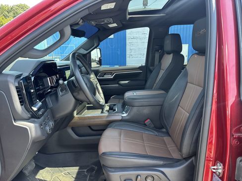 Used 2024 Chevrolet Silverado 3500 High Country w/ High Country Premium Package AWD/4WD image 2