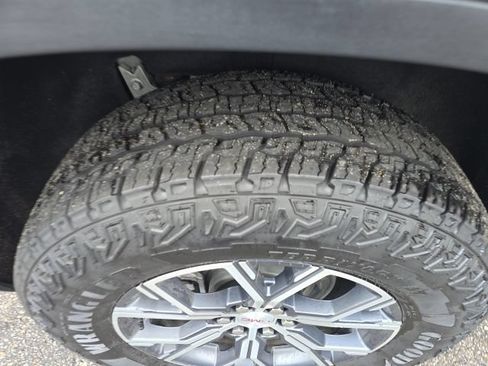 Used 2026 GMC Acadia AT4 w/ Super Cruise Package AWD/4WD image 40