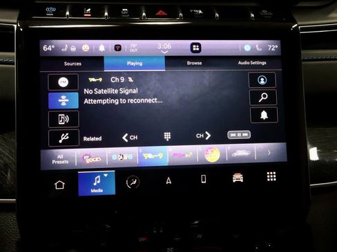 Used 2022 Jeep Grand Cherokee Trailhawk w/ Luxury Tech Group III AWD/4WD image 4