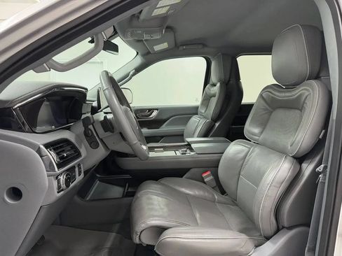 Used 2019 Lincoln Navigator L Select w/ Cargo Package AWD/4WD image 12