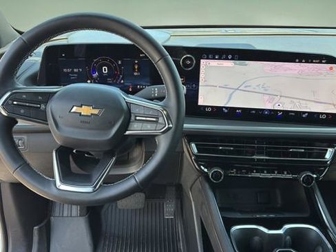 Used 2026 Chevrolet Traverse LT w/ Sun and Wheel Package FWD image 10