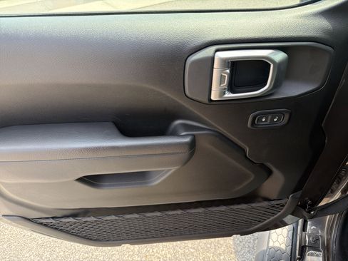 Used 2025 Jeep Wrangler Sport AWD/4WD image 20