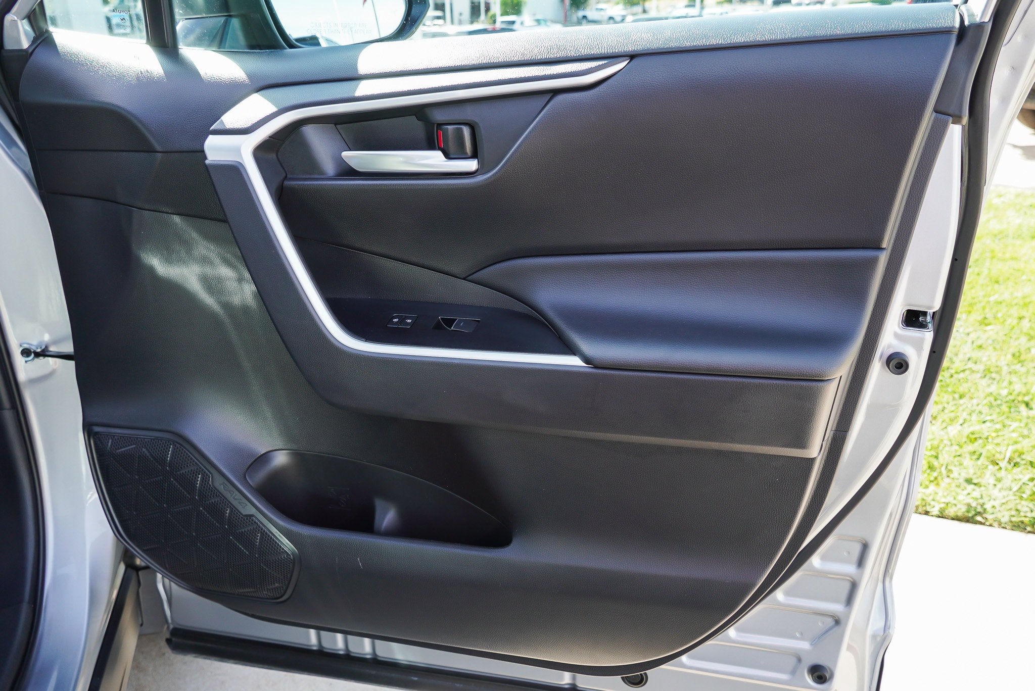 Certified 2025 Toyota RAV4 XLE AWD/4WD image 27