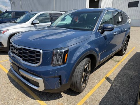 Used 2025 Kia Telluride S AWD/4WD image 5