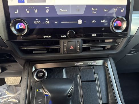 Certified 2024 Lexus GX 550 w/ Cold Area Package AWD/4WD image 26