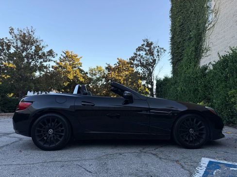 Used 2017 Mercedes-Benz SLC 300 SLC 300 Roadster 2D w/ Premium 2 Package image 6