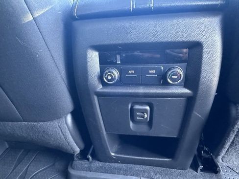 Used 2021 Chevrolet Traverse LS image 17