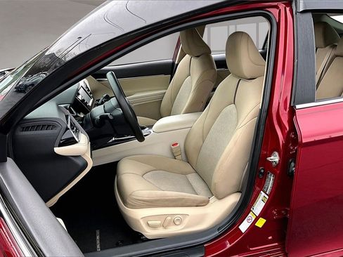 Used 2018 Toyota Camry L image 25