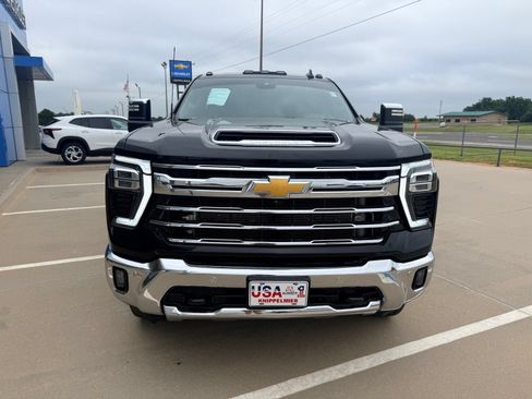Used 2024 Chevrolet Silverado 3500 LTZ w/ LTZ Convenience Package AWD/4WD image 3