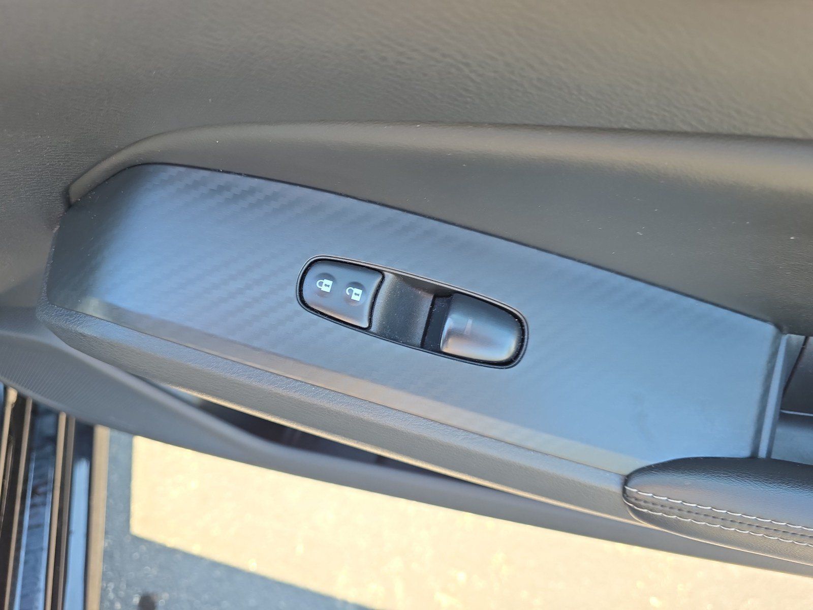 Used 2024 Nissan Altima 2.5 SV FWD image 14