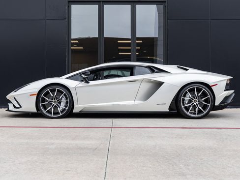 Used 2018 Lamborghini Aventador S image 10
