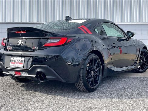 Used 2023 Toyota GR86 Premium w/ ALL Weather Mat Package (TMS) image 17