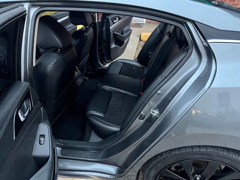 Used 2018 Nissan Maxima SR w/ Midnight Edition image 13