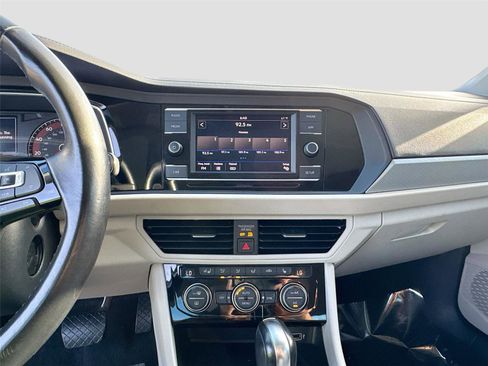 Used 2019 Volkswagen Jetta SE w/ Cold Weather Package image 14