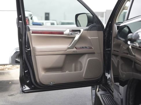 Used 2017 Lexus GX 460 image 31