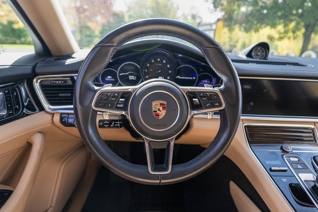 Used 2017 Porsche Panamera 4 AWD/4WD image 23