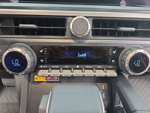 Certified 2025 Toyota 4Runner Limited AWD/4WD image 25