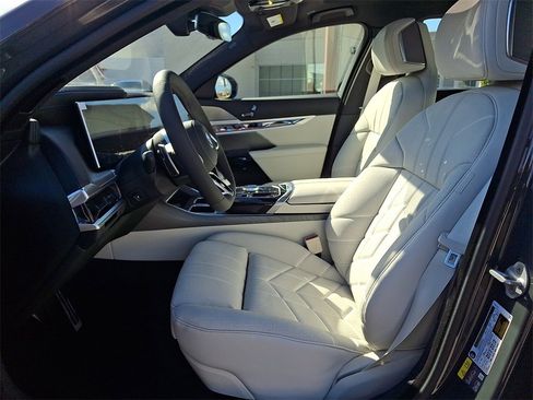 New 2026 BMW i7 xDrive60 image 12