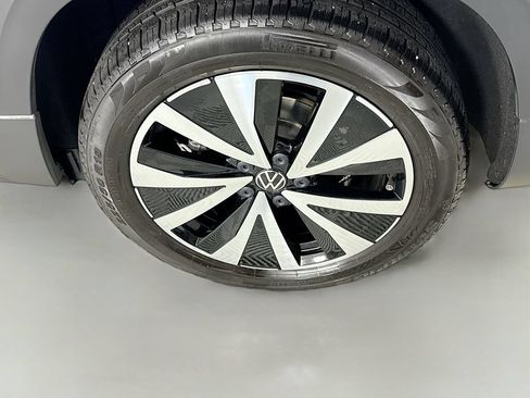 Used 2023 Volkswagen Taos SE AWD/4WD image 32