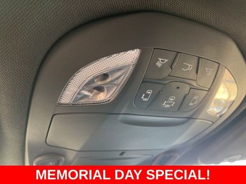 Used 2020 Chrysler Pacifica Touring-L FWD image 28