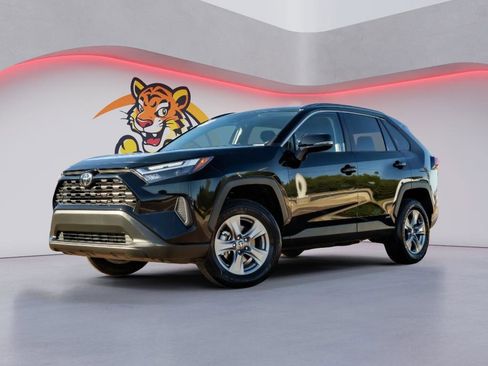 Used 2025 Toyota RAV4 XLE image 1