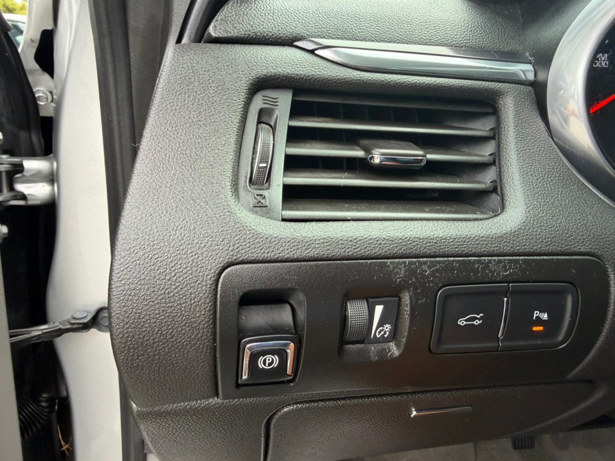 Used 2015 Chevrolet Impala LT Eco w/ Navigation Package w/ Convenience Package FWD image 24