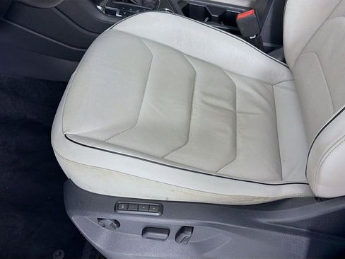 Used 2019 Volkswagen Tiguan S image 21