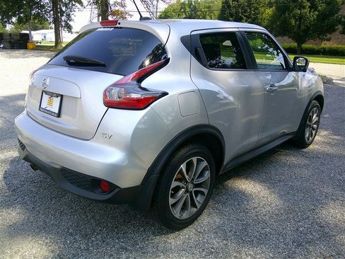 Used 2017 Nissan Juke SV w/ Technology Package FWD image 5
