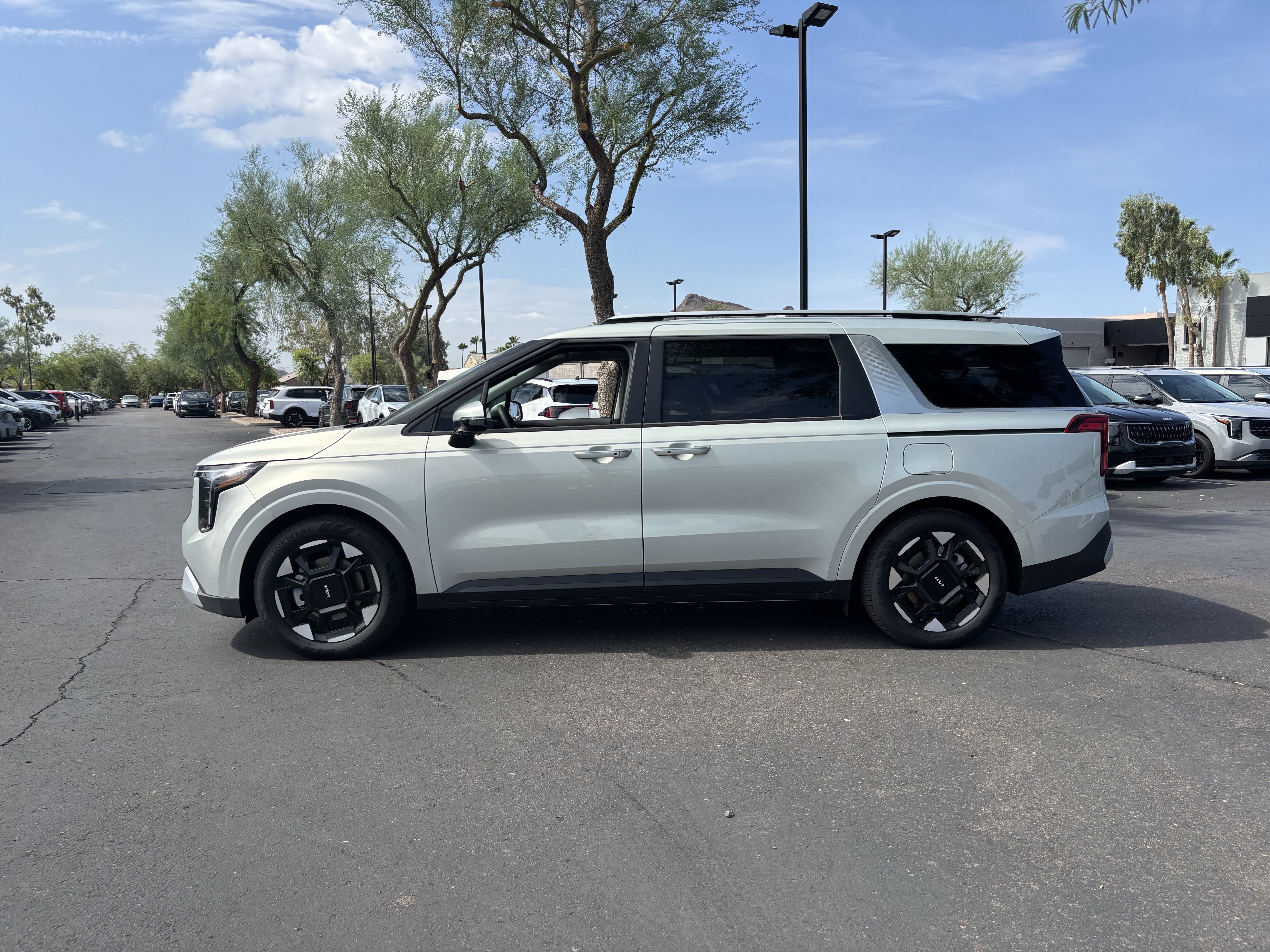 New 2026 Kia Carnival EX FWD image 5