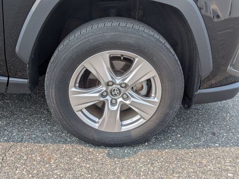 Used 2023 Toyota RAV4 XLE FWD image 9