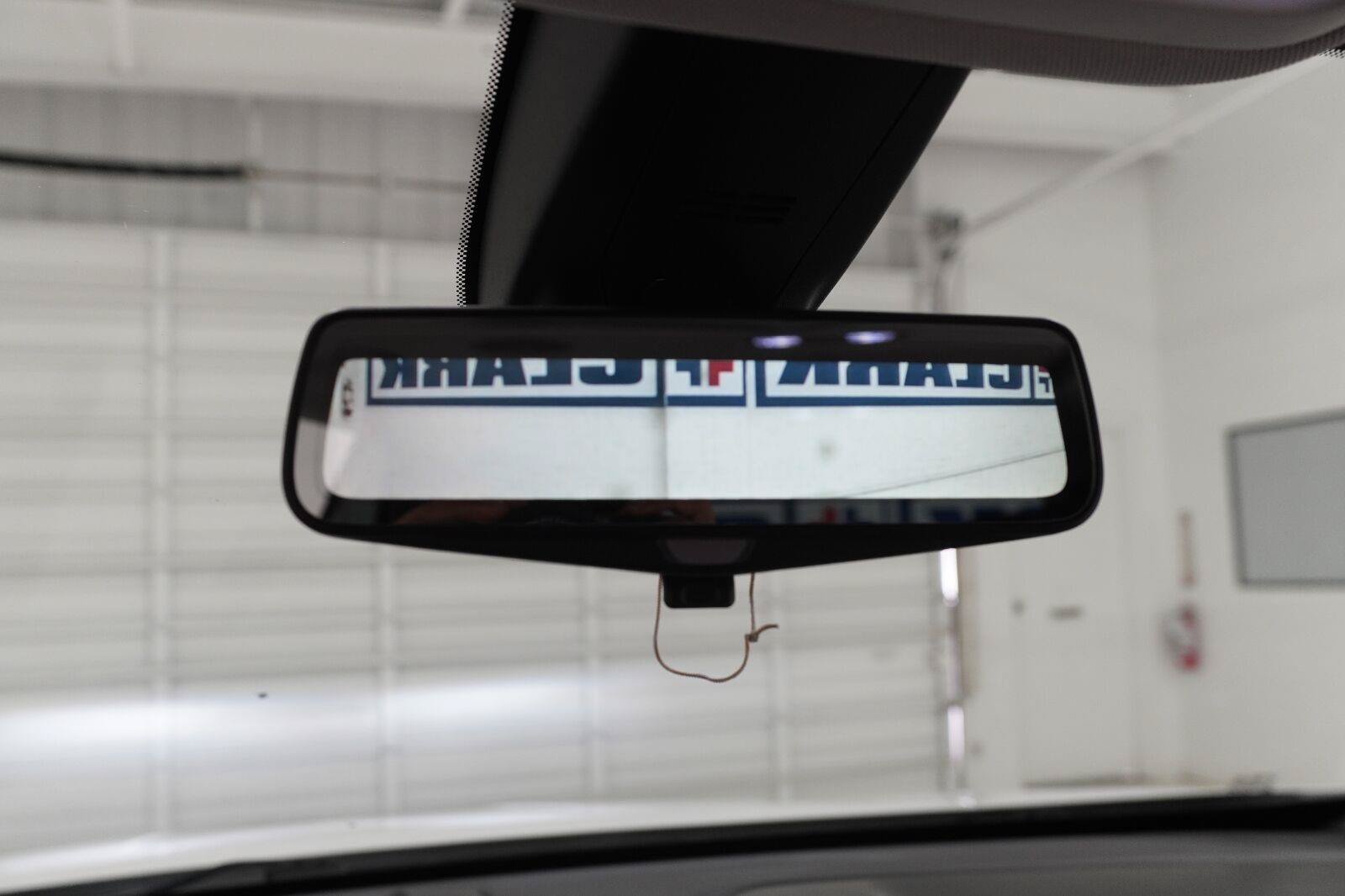 Used 2018 Chevrolet Traverse Premier w/ Driver Confidence II Package FWD image 16